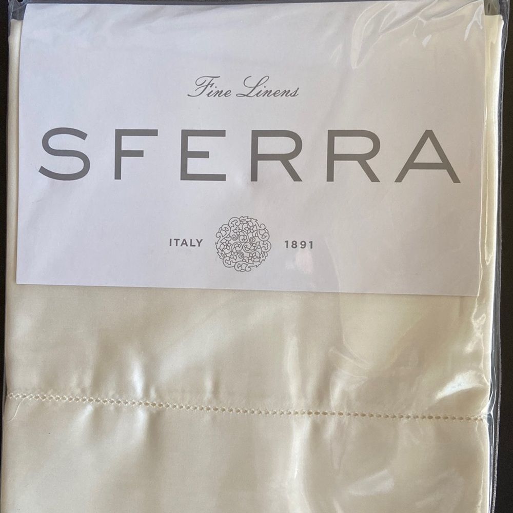 SFERRA Neveno Standard Pillowcase, Pair - Made in Italy. Color: Ivory - Picture 2 of 4